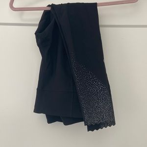 Lululemon cropped leggings, scalloped legs, pockets